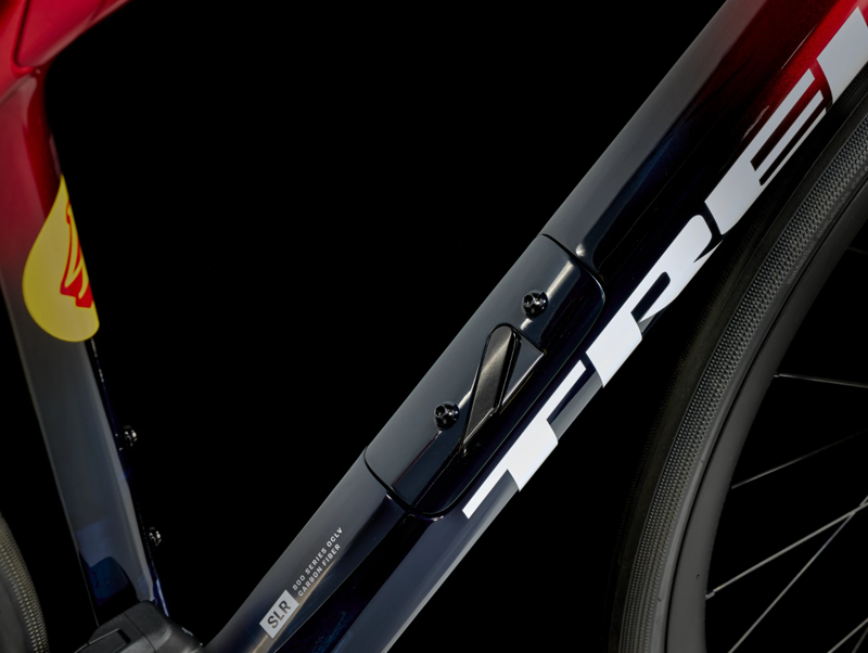 Trek Domane SLR 7 AXS Gen 4 Road Bike 2024 in Red Smoke/Blue Smoke-3